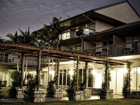 Mercure Clear Mountain Lodge Spa And Vineyard - Tourism Guide 2