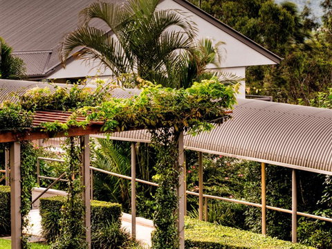 Mercure Clear Mountain Lodge Spa And Vineyard - Tourism Guide 4
