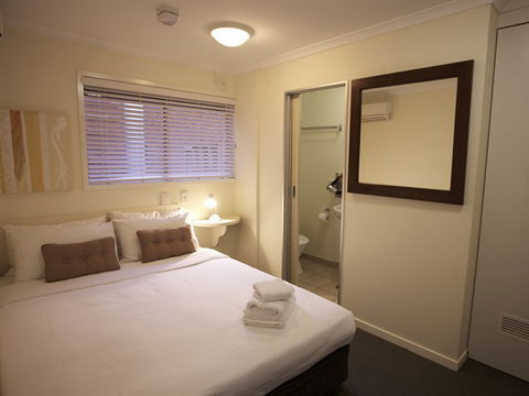 Snooze Inn - Tourism Guide 0