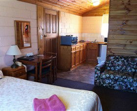 Twelve Apostles Motel & Country Retreat - Tourism Guide 2