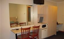 Tudor Inn Motel - Hamilton - Tourism Guide 0