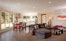 Amazing Country Escapes - Lakeview Luxury Cabins - Tourism Guide 1