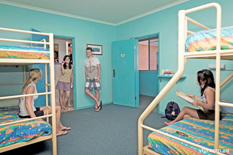 Coffs Harbour YHA - Tourism Guide 4