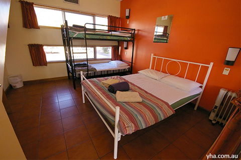 Alice Springs YHA - Tourism Guide 1