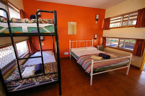 Alice Springs YHA - Tourism Guide 7