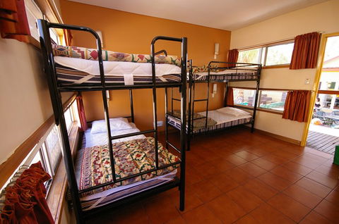 Alice Springs YHA - Tourism Guide 8