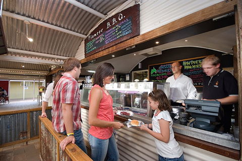 Ayers Rock - Outback Pioneer Lodge - Tourism Guide 5