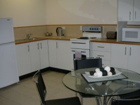 Palm View Holiday Apartments - Tourism Guide 1