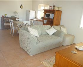 The Friendly Chat Bed And Breakfast And Self-contained Accommodation - Tourism Guide 0