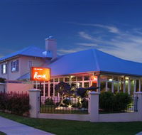 Coachmans Inn Warwick - Cruises Travel