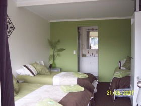 Warwick Motor Inn - Cruises Travel 1