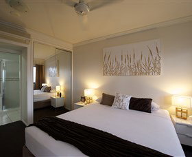 Jack And Newell Cairns Holiday Apartments - Travel Agents 2