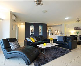 Jack And Newell Cairns Holiday Apartments - Travel Agents 3