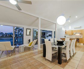 Kurrawa Cove At Vogue Holiday Homes - Travel Agents 2