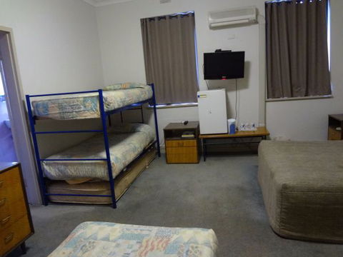 Amaroo Hotel - Tourism Guide 3