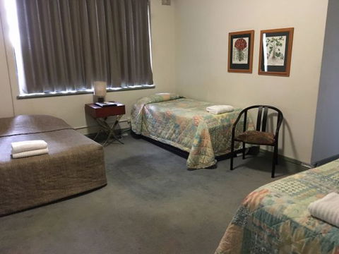 Amaroo Hotel - Tourism Guide 4
