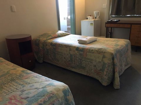 Amaroo Hotel - Tourism Guide 9