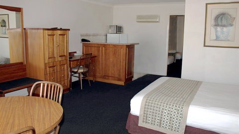 BEST WESTERN Ambassador Motor Inn - Tourism Guide 7
