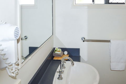 BEST WESTERN Boulevard Lodge - Tourism Guide 11