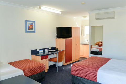 BEST WESTERN Boulevard Lodge - Tourism Guide 13