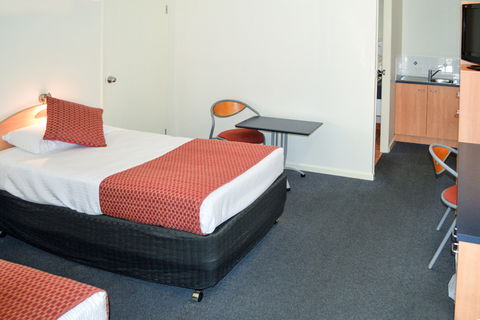 BEST WESTERN Boulevard Lodge - Tourism Guide 14