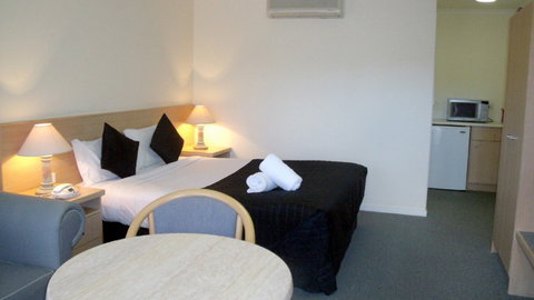 BEST WESTERN Sandown Heritage Motel - Travel Agents 1