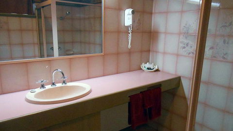 BEST WESTERN Pines Country Club Motor Inn - Tourism Guide 0