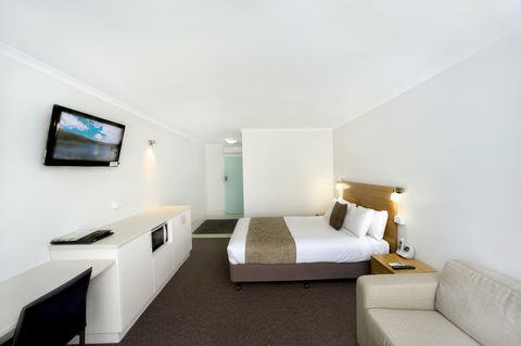 Admiralty Inn - Tourism Guide 0