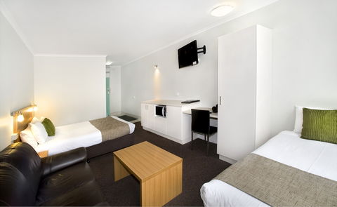 Admiralty Inn - Tourism Guide 6