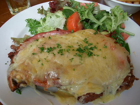 Mount Larcom Royal Hotel - Tourism Guide 2