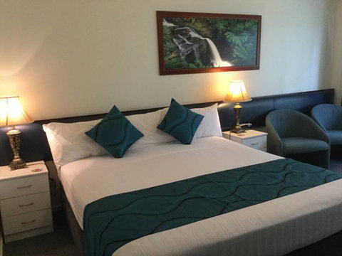 Poinciana Motel - Travel Agents 11