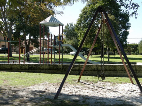 Adair Apartment - Travel Agents 8