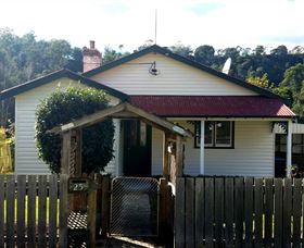 Brothers Town Cottage - Tourism Guide 0