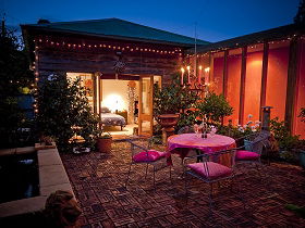 At Eleven, La Petite Maison - Tourism Guide 0