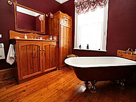 Fitzpatricks Inn - Travel Agents 0