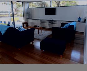 Tuckers Rocks Cottage - Tourism Guide 1