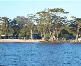 Tuckers Rocks Cottage - Tourism Guide 2