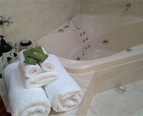 Ellie's Cottage Collection - Ellie's Spa Cottage - Tourism Guide 0