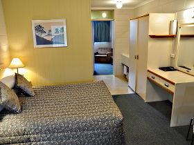 Sunrise Motor Inn - Cruises Travel 1