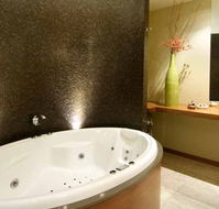 Hepburn Spa Pavilions - Saffron - Tourism Guide