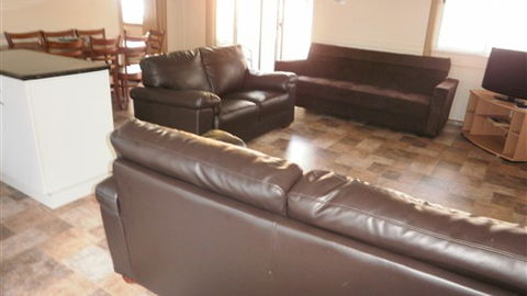 Kickback Cottages - Tourism Guide 2