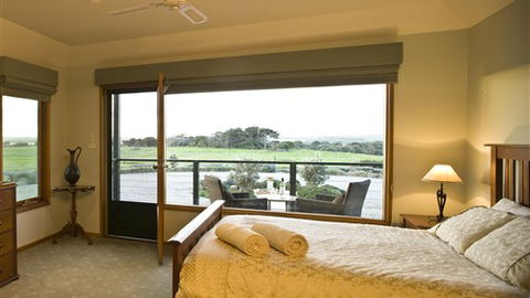 Lonsdale Views - Tourism Guide 3