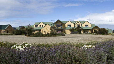 Lonsdale Views - Tourism Guide 4