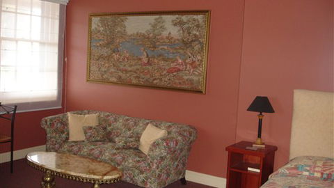 Grand Central Accommodation B&B Cobden - Tourism Guide 7