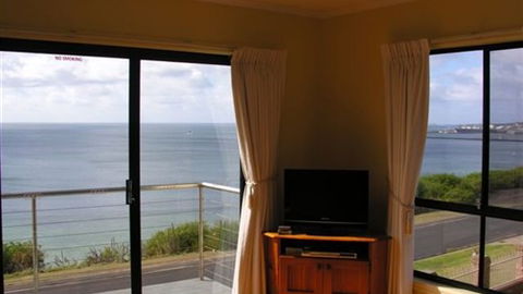 Clifftop Accommodation Portland Victoria - Tourism Guide 2