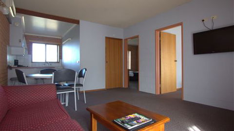 Blue Whale Motor Inn & Apartments - Tourism Guide 2
