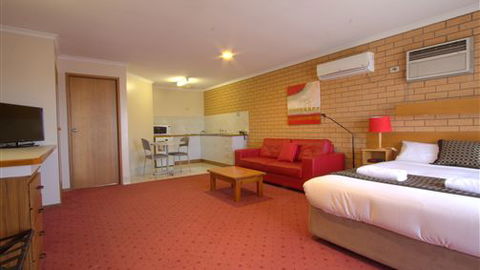 Blue Whale Motor Inn & Apartments - Tourism Guide 4