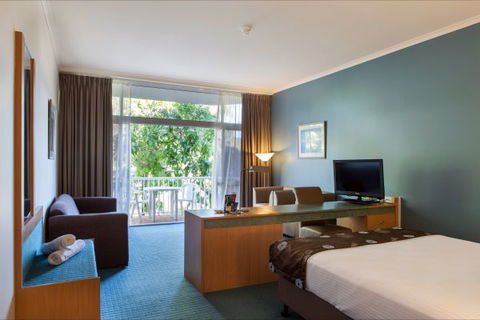 Absolute Beachfront Opal Cove Resort - Tourism Guide 6