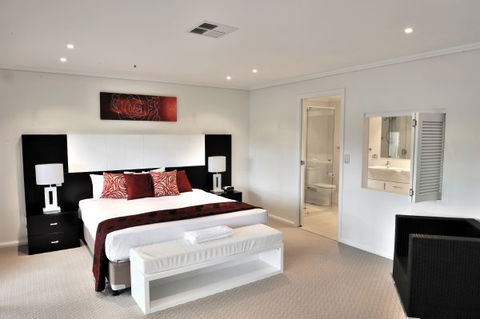 Absolute Beachfront Opal Cove Resort - Tourism Guide 10