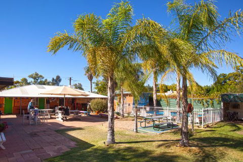 Alice Lodge Backpackers - Tourism Guide 9